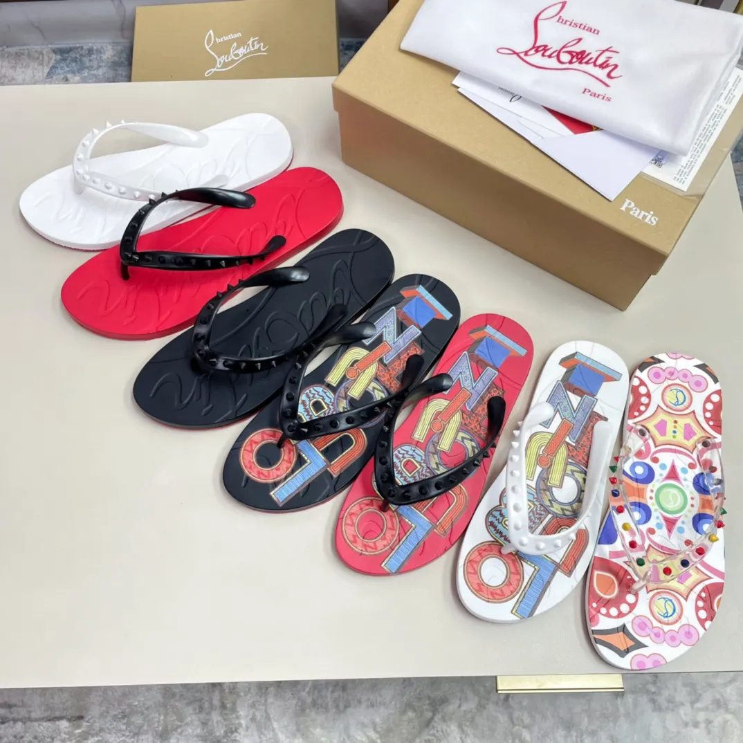[CL red sole shoes] P: 280💰 size 38-45 Men’s classic slippers, made on the official website 1:1, the original factory specializes in original materials ➖ OEM 3D printing pattern production ➖ Original ultra-light anti-slip outsole. Super fashionable and super comfortable, handsome on the feet, a must-have for men in summer! !